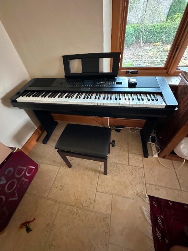 Yamaha DGX 660 piano in Pianos & Keyboards in Guelph
