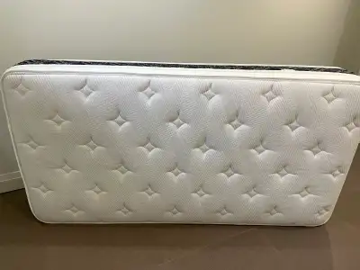 Kingsdown Studio Brimley twin mattress. Medium firmness with pillow top. Never been slept on! Regula...