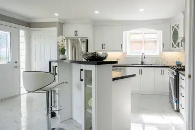 *RARE FIND* Beautifully renovated, perfect for you! Please call 289-855-9977 to discuss. Welcome hom...