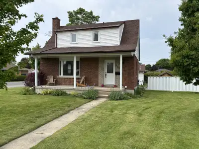 3 Bedroom 2 Bath located in Hanover on a corner lot in a desirable neighbourhood close to Hanover He...