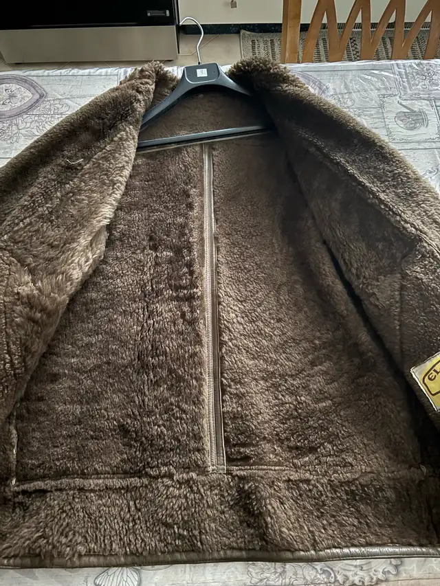 Brown Shearling Leather Jacket by Elephant Flying. in Men's in City of Montréal - Image 3