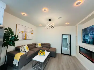 Luxury 2 Bed Basement Suite with Ensuite Bathrooms