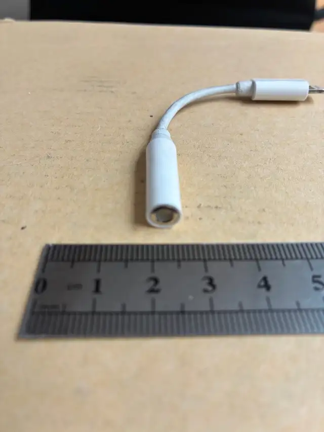 Genuine Apple Adapter  in Cables & Connectors in Kitchener / Waterloo - Image 4