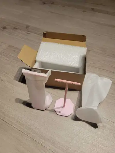 Elevate your jewellery presentation with this brand new T-Bar minimalist jewellery display stand. Id...