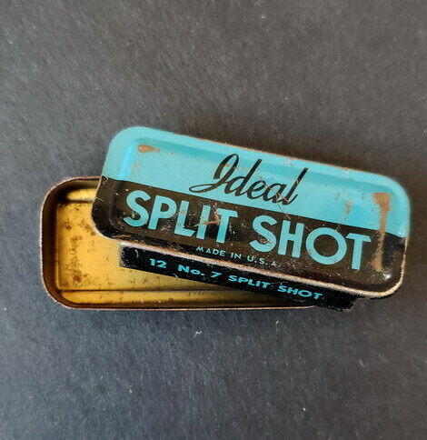Vintage 1950s Ideal Split Shot Fishing Sinker Weights Metal Case in Arts & Collectibles in City of Toronto - Image 4