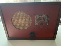 Vintage tube radio, working condition.