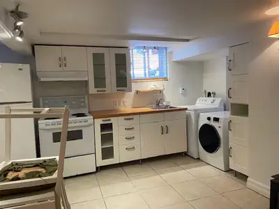 LOFT AIRE OUVERTE Près du métro et de tous les services et commodités LOGEMENT TRANQUILLE DANS TRIPL...