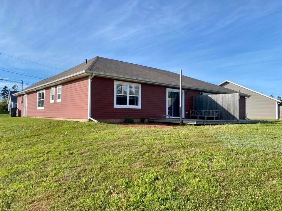 Spacious 2-Bed, 1.5-Bath Duplex with a single garage 2