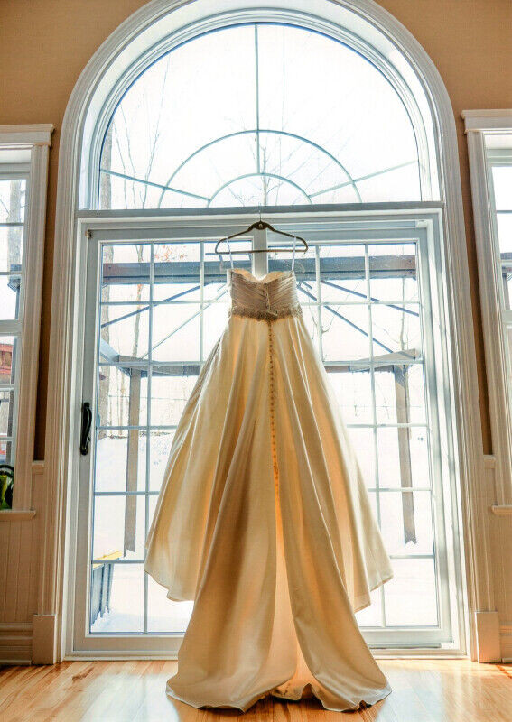 Robe de mariée Allure Bridals/Wedding gown from Allure Bridals dans Mariage  à Ouest de l’Île - Image 3