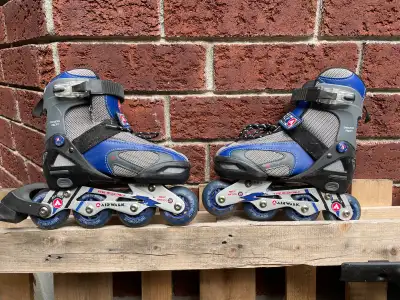 Airwalk adjustable rollerblades (Size 1-4) Patins à roue alignées ajustable (Grandeur 1-4)