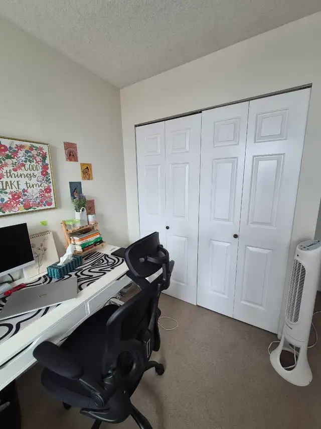 Private Room + Bathroom in Spacious 2 Bed/2 Bath Condo in Room Rentals & Roommates in Delta/Surrey/Langley - Image 4