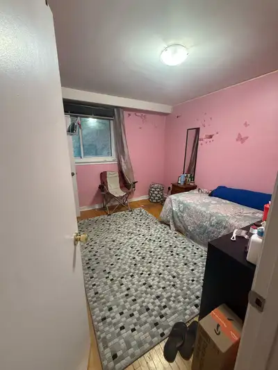 Spacious Private Room for Rent – Etobicoke, Toronto ✨ Features: * Spacious and clean private room *...