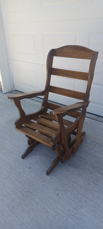 Rocking Chair in Chairs & Recliners in Edmonton - Image 4