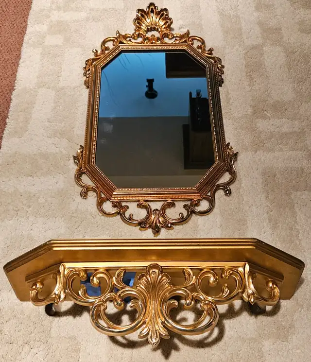 RARE ANTIQUE "SYROCO" USA ORNATE WALL MIRROR AND SHELF in Home Décor & Accents in City of Toronto - Image 10