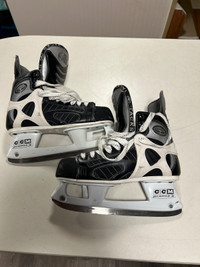 CCM SUPER TACKS 652