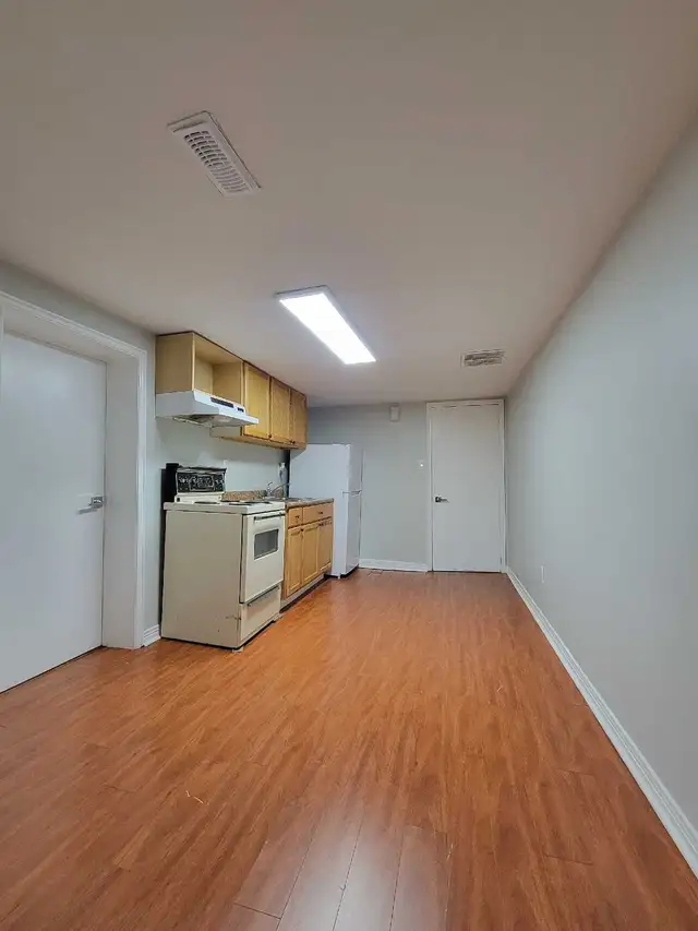 1 BEDROOM APT SEP ENTRANCE,UTILITIES INCLUDED OPTION TO FURNISH