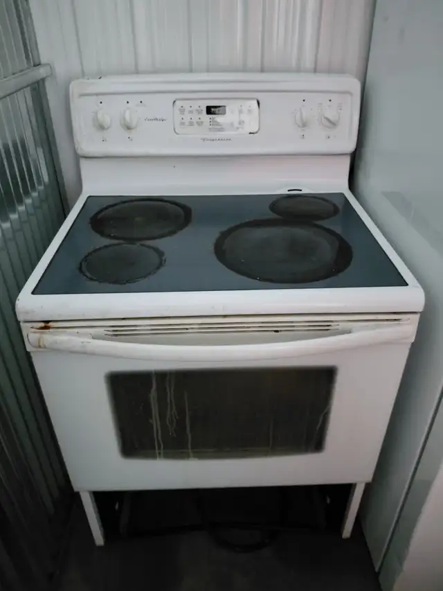 Fridge and stove in Refrigerators in City of Montréal - Image 5