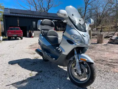 Touring/Hyw capable scooter with low kms for the year. Starts first attempt. Shifts perfect. Easy op...