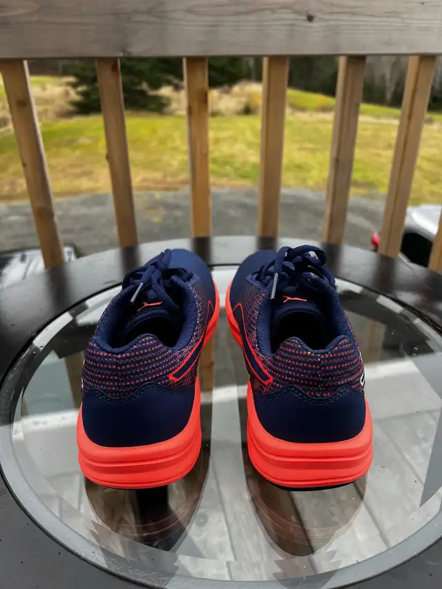 Puma Women's Navy & CoralRunning Shoes / Size 9 in Women's - Shoes in Cape Breton - Image 5