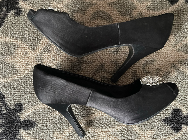 DRESSY HEELS/SHOES in Women's - Shoes in Grande Prairie - Image 8