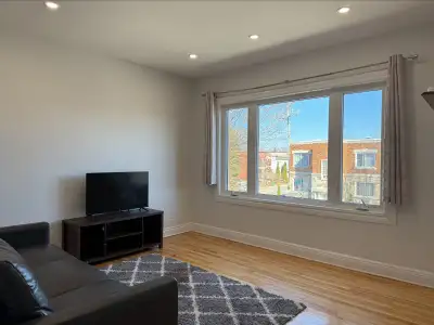 LASALLE : 4 ½ Triplex + 7 électros/appliances
