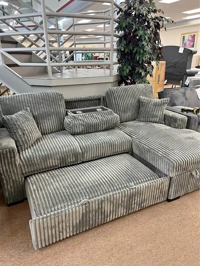 Canapé-lit d'angle en velours côtelé in Couches & Futons in City of Montréal - Image 4