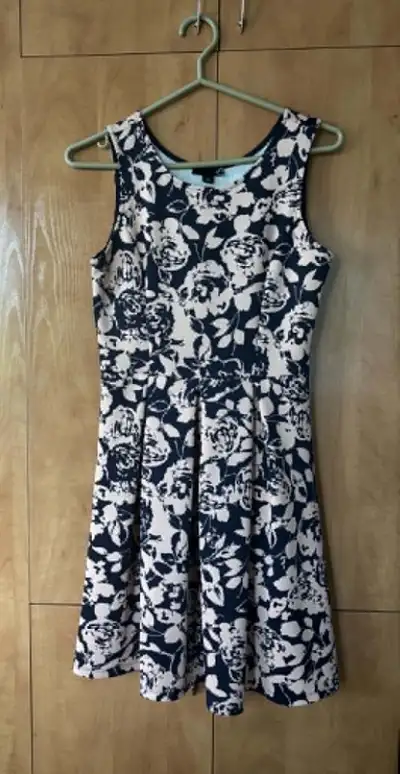 Robe SMALL NEUVE marine et corail– DISPO À LONGUEUIL, View more