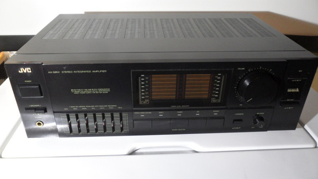 Vintage JVC Stereo (Amp, Cassette), Excellent Condition dans Appareils électroniques  à St. Catharines