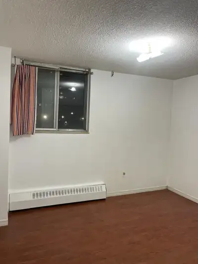 Unfurnished sharing room for a couple/ double occupancy with a wardrobe in a bright, spacious 4 bedr...