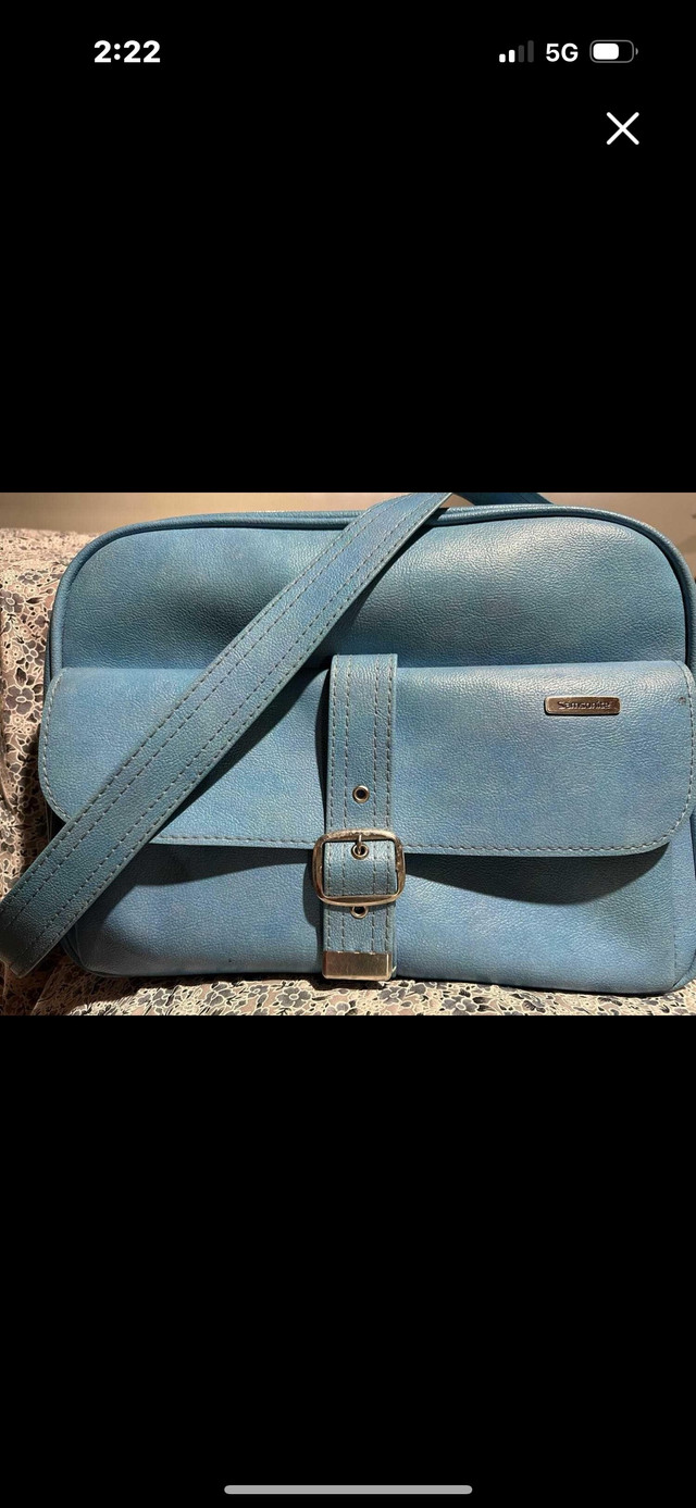 BEAUTIFUL TEAL BLUE VINTAGE “ SAMSONITE” BAG in Women's - Bags & Wallets in Regina
