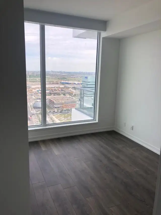 2 Bed Room corner unit available for Lease in vaughan city, ON in Long Term Rentals in Markham / York Region - Image 3