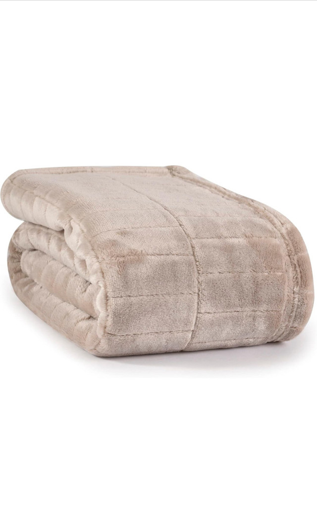 Life Comfort Cozy Textured Lightweight Throw in Bedding in City of Toronto - Image 2