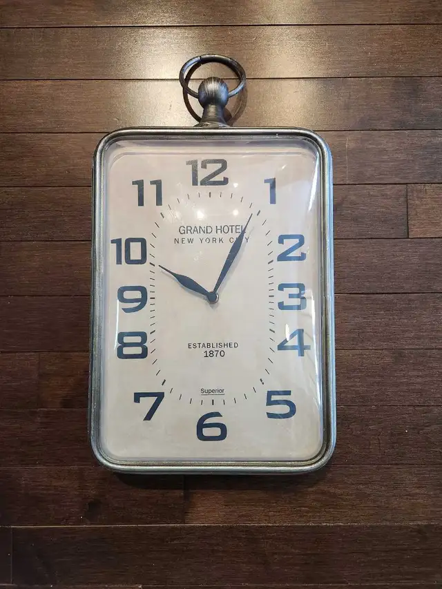 Wall Clock in Home Décor & Accents in Ottawa - Image 2