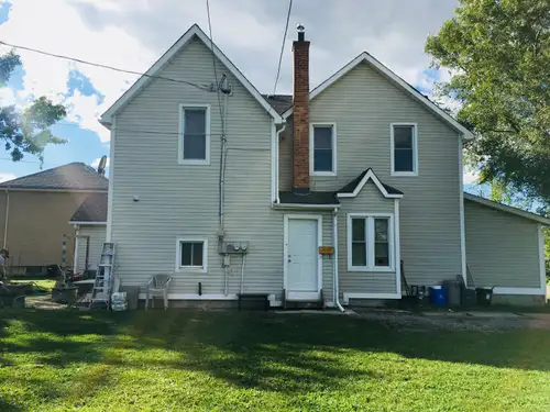 Renovated large 2 BDRM apartment on 2nd floor of Duplex. With own entrance, 1-2 parking, ensuite lau...