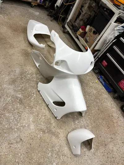 Seelling one of my many projects, includes brand new Squid Skins race fairing set, 1 engine with reb...