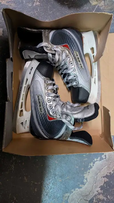 Lady's skates size 6 ,never used, View more