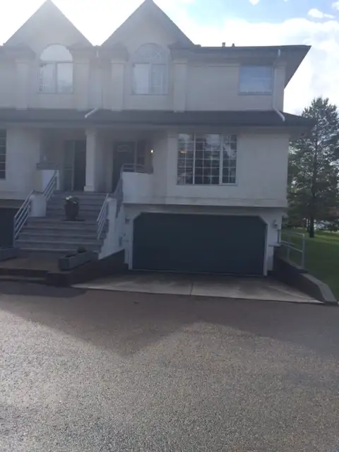 As a professional I am looking to share my 2100 square ft townhouse with another mature professional...