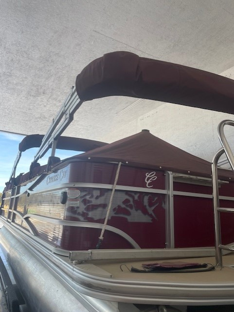 FOR SALE: CYPRESS CAY 240 CABANA TRITOON in Powerboats & Motorboats in Nipawin