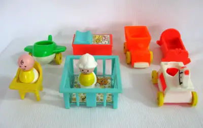 ENSEMBLE POUPONIERE VINTAGE FISHER PRICE NURSERY ITEMS & BABIES, View more