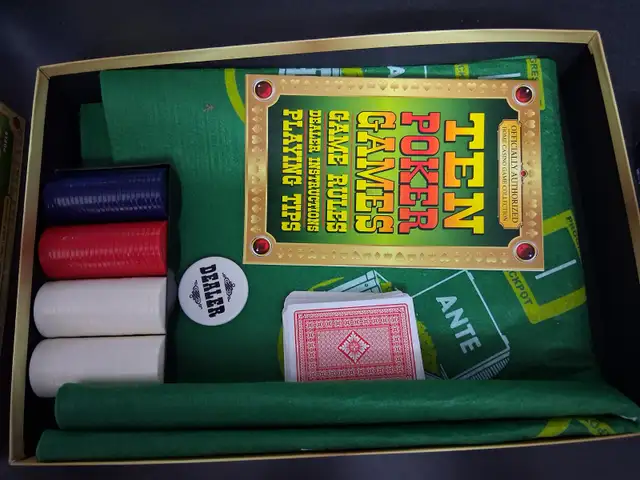 Casino Poker game set in Toys & Games in West Island - Image 3
