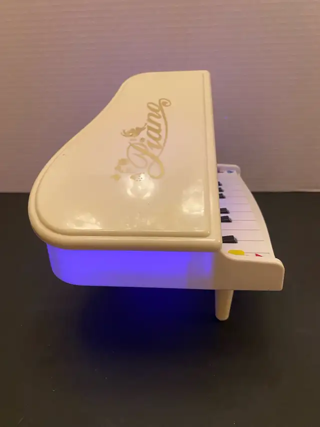 Kids Miniature Light Up Toy Grand Piano Music Box in Toys & Games in City of Toronto - Image 5
