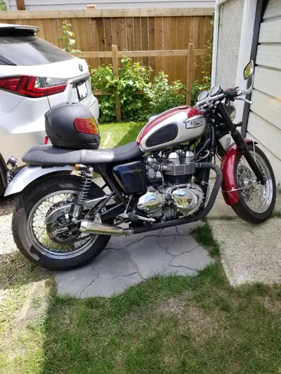 2001 Triumph Bonneville 61,032 km - regularly serviced - includes all shop paperwork from the previo...