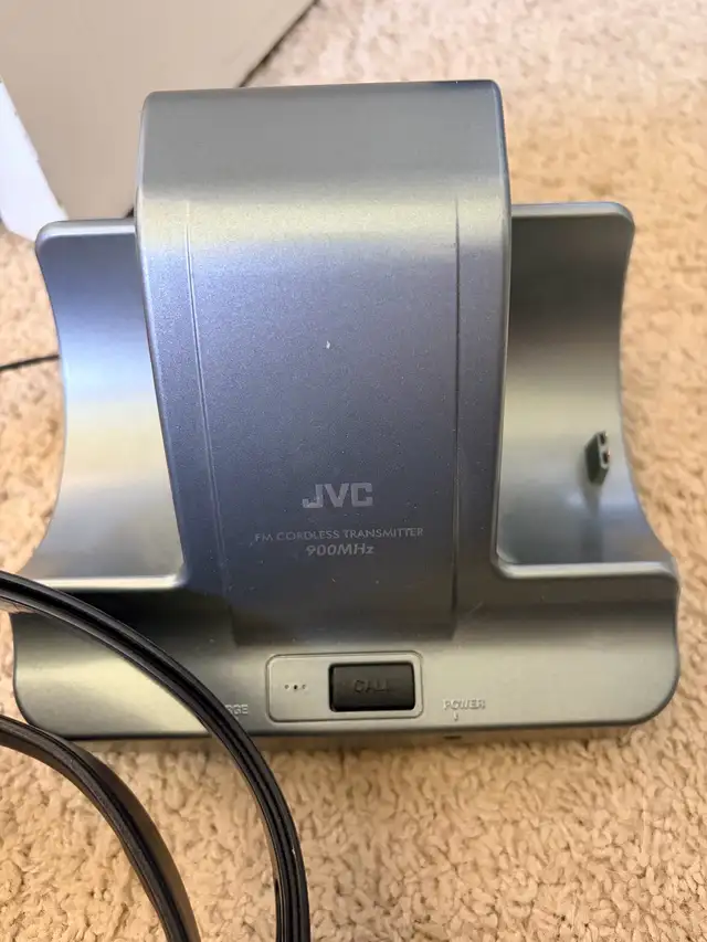 JVC HA-W600RF-J/C FM Cordless Headphones in Headphones in Edmonton - Image 5