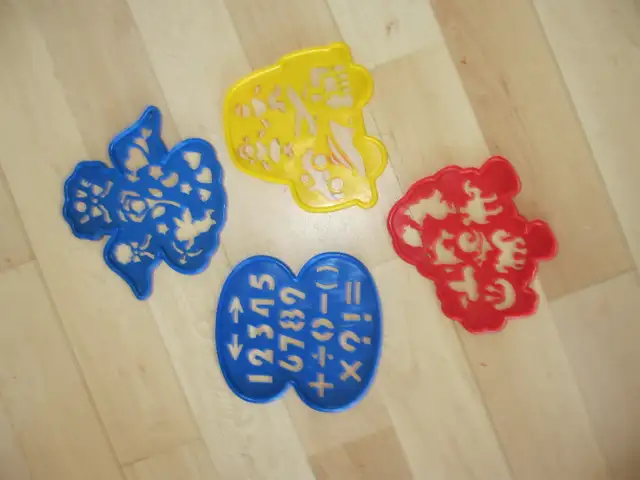 Lot de 4 modèles pour dessin en plastique (enfant) (T84) in Toys & Games in City of Montréal - Image 3