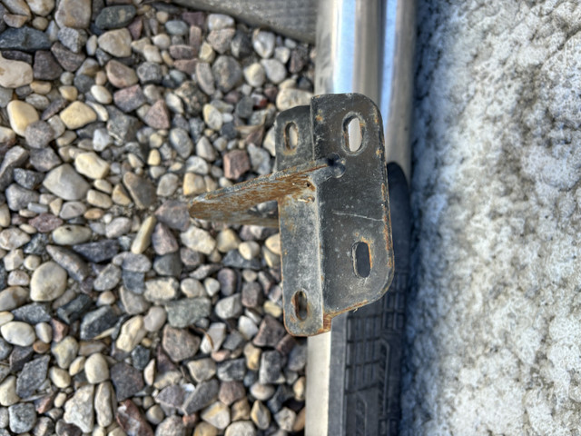 Stainless Round Step Bar: Ford F250/F150 - w/ Mounting Bracket in Auto Body Parts in Winnipeg - Image 4