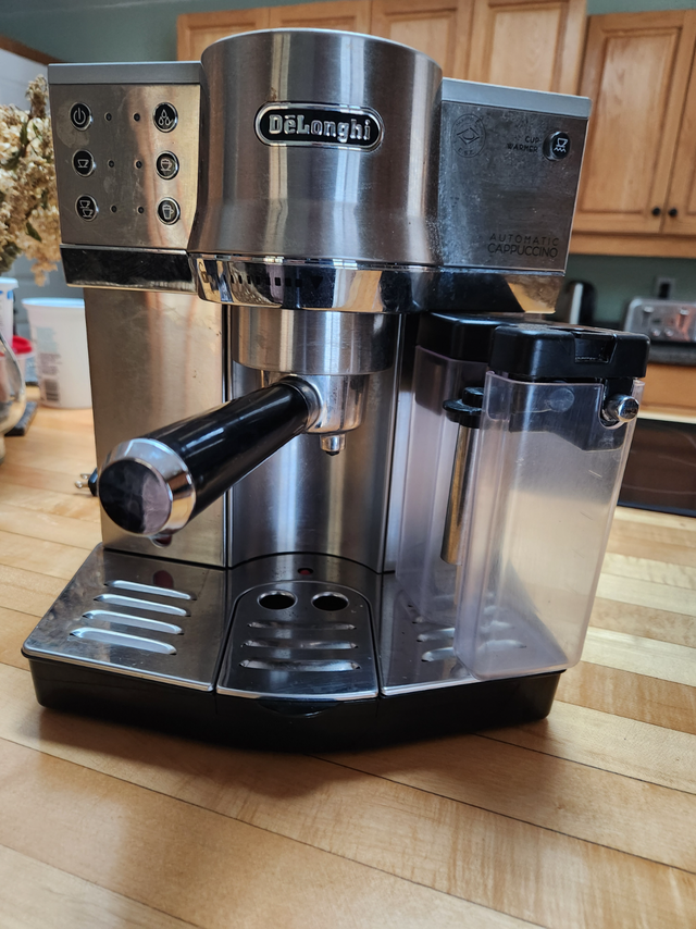 DeLonghi Espresso and Cappuccino Machine in Coffee Makers in Kingston - Image 2