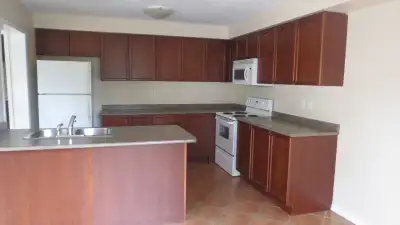 One room available for student rental. Shared with 3 existing students. Walking distance to UOIT Dur...