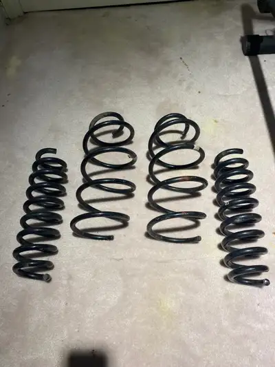 BMW e90 2007-2011 335i 335Xi Front & Rear Coil Springs set in excellent condition $100 Set(4) (Front...