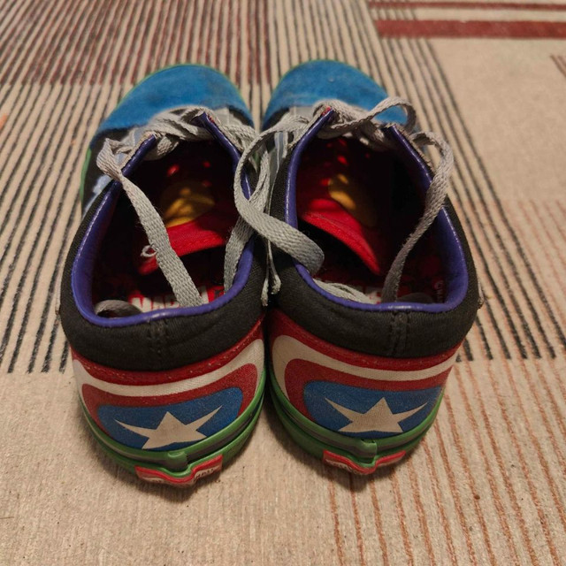 Kids' Marvel Avengers Vans shoes, size 4 in Kids & Youth in Edmonton - Image 2