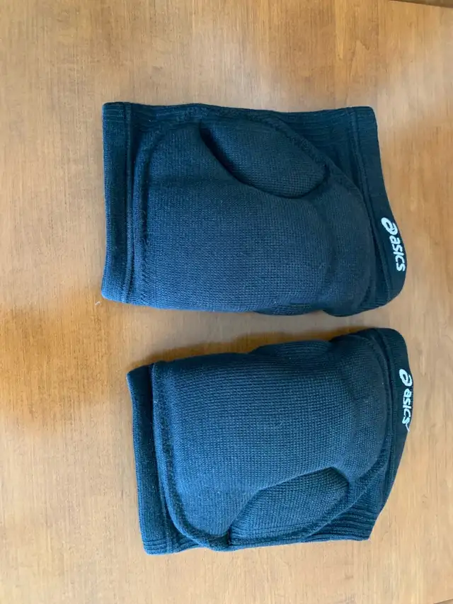 Asics Volleyball Knee Pads in Other in Gatineau - Image 2